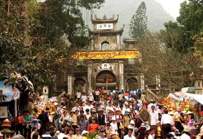 khai hội chùa hương