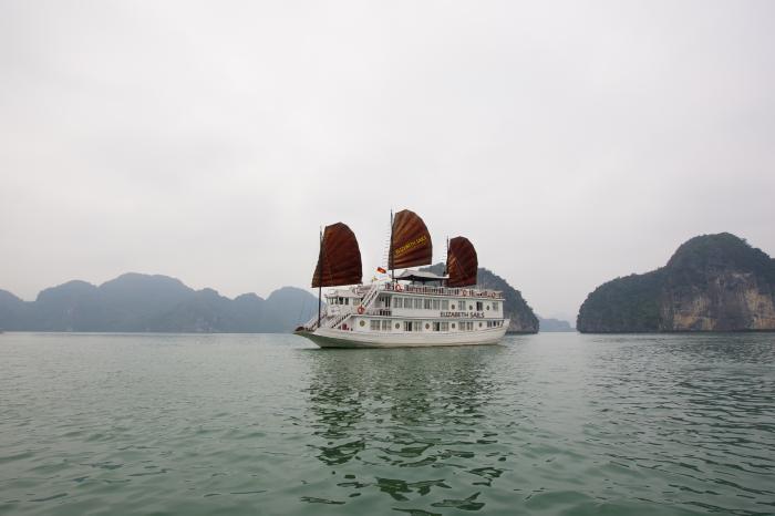Du lịch Hạ Long, Ngủ thuyền Hạ Long, Tour ngủ tàu trên vịnh, Ngủ Tàu Hạng Sang ELIZABETH SAIL