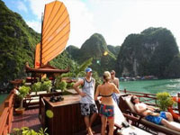 Du thuyền Hạ Long trên tàu Blue Paradise