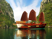 Du thuyền Hạ Long trên tàu Red Dragon Cruise